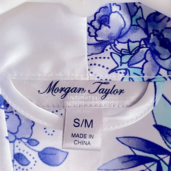 NWT MORGAN TAYLOR Satin Floral Robe Blue Purple White Women’s S/M - Picture 12 of 12